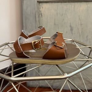 Saltwater sandals tan size 10 Unisex